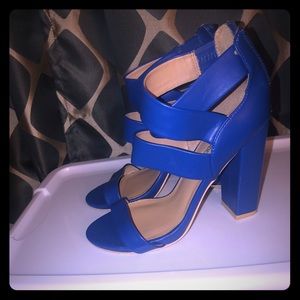Blue strapped sandals